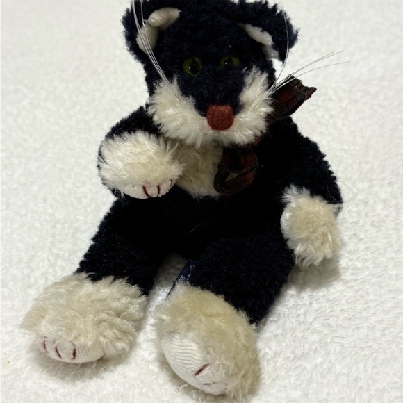 Boyds Bears Plush with Black and Cream Fur Cat - Picture 1 of 5